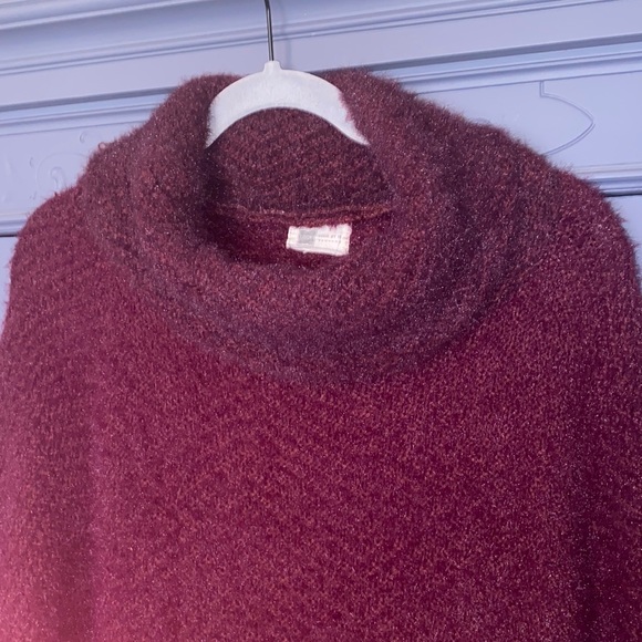 Look by M New York Fuzzy Poncho - Picture 4 of 17